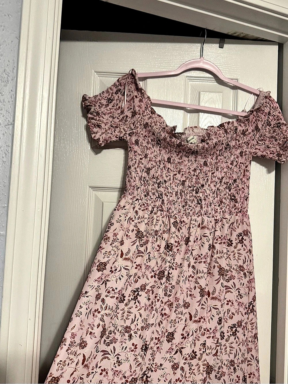 Francesca's Floral Smocked Midi Dress in Pink Size Large